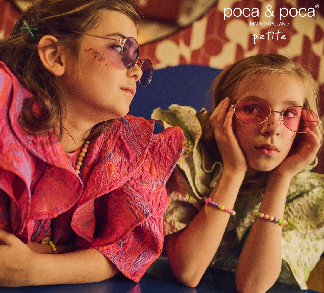 Miejska elegancja - uchwyć magię w stylowych strojach dla dziewczynek z kolekcji Poca & Poca