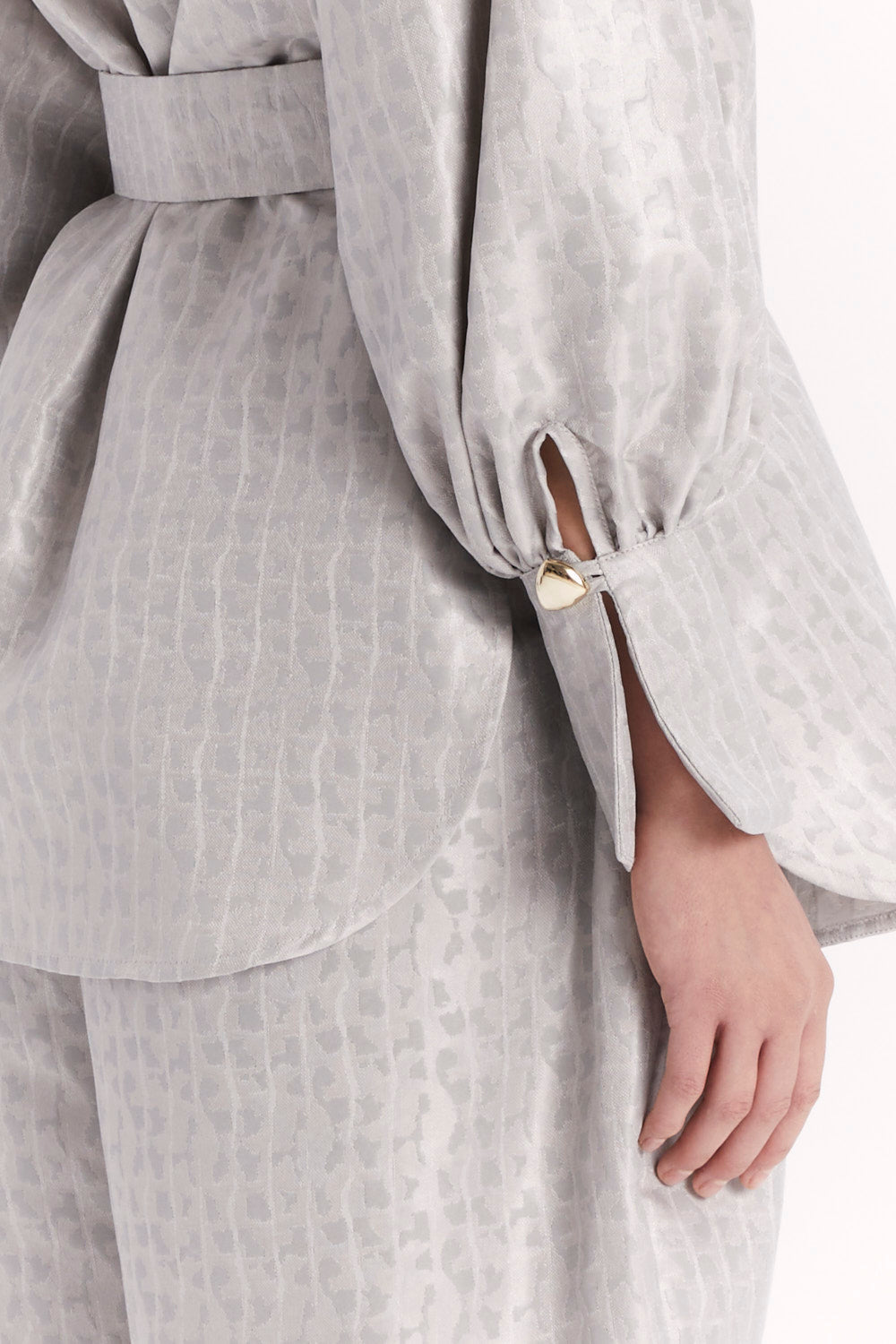 BLOUSE WITH LONG SLEEVES AND A WAIST BELT