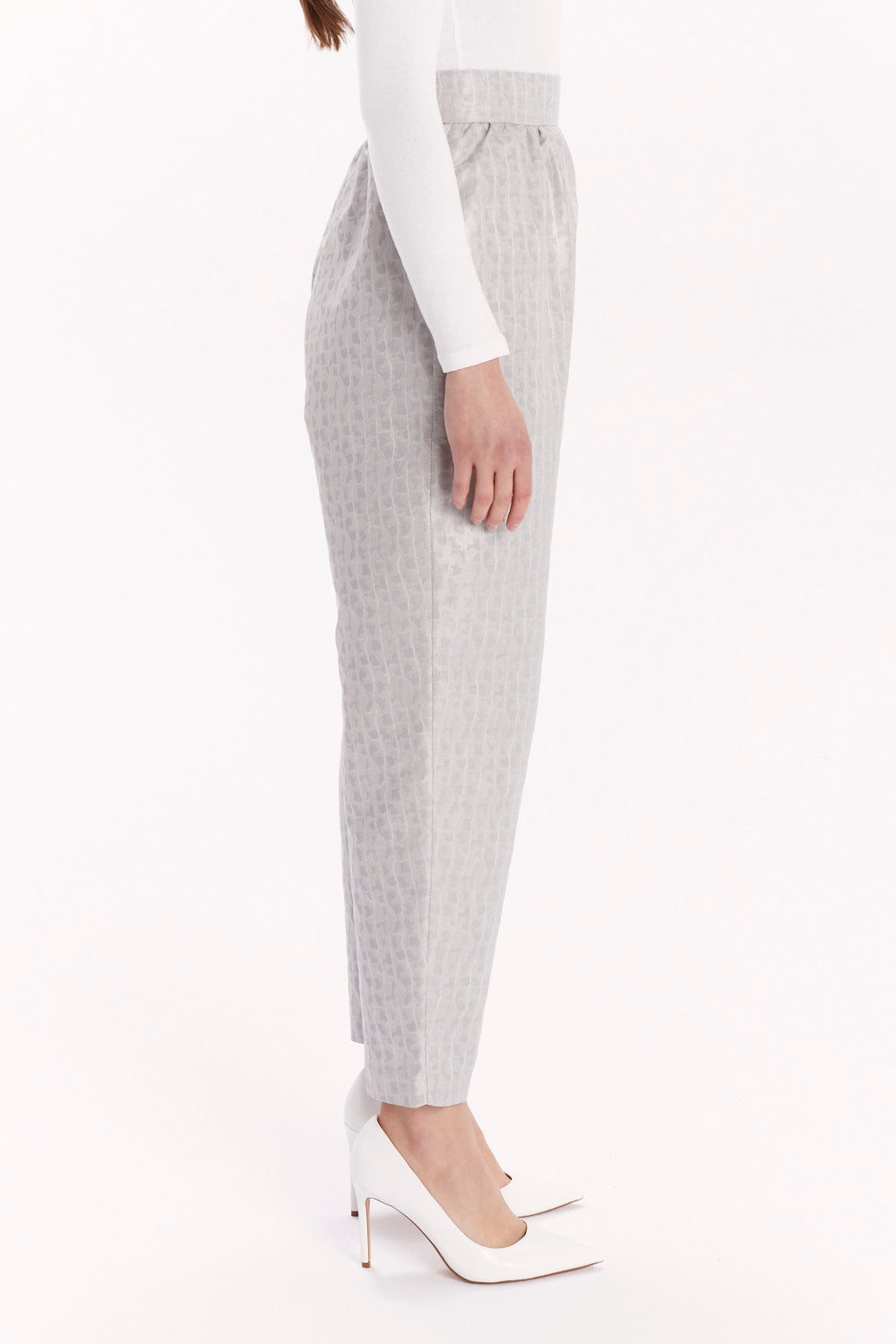 HIGH-WAISTED PANTS WITH TAPERED LEGS