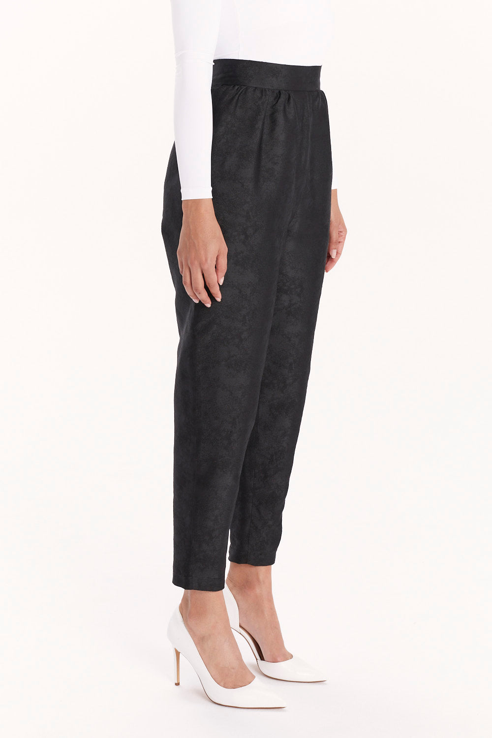 CLASSIC HIGH-WAISTED CIGARETTE PANTS