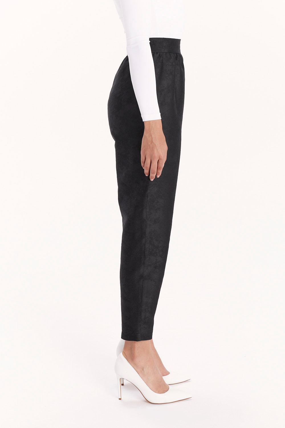 CLASSIC HIGH-WAISTED CIGARETTE PANTS