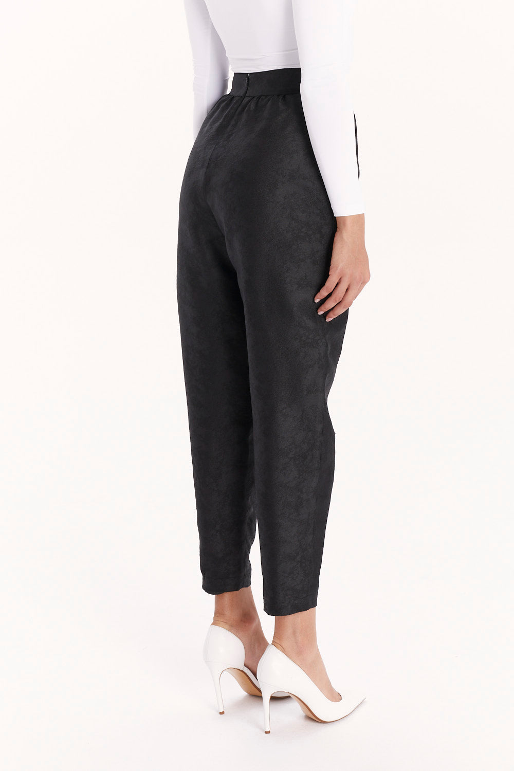 CLASSIC HIGH-WAISTED CIGARETTE PANTS