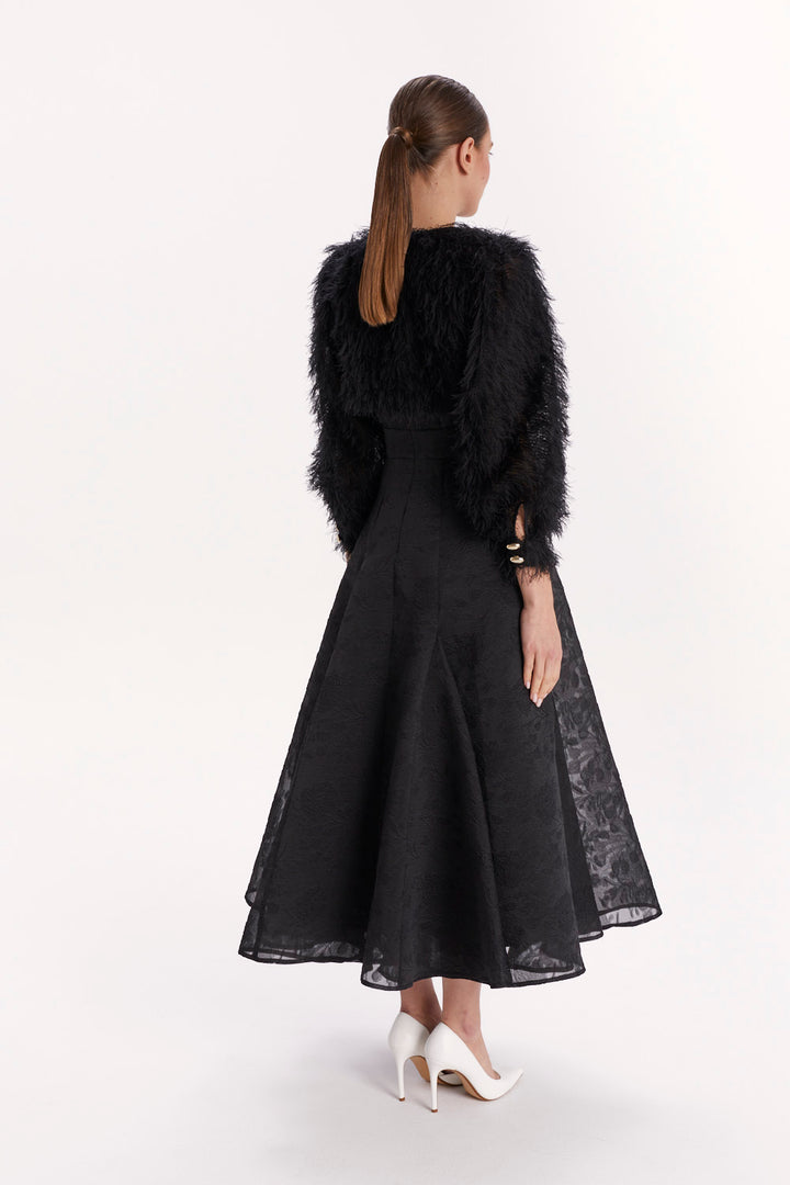 ROZKLOSZOWANA SUKIENKA Z KONTRAFAŁDAMI Z NARZUTKĄ