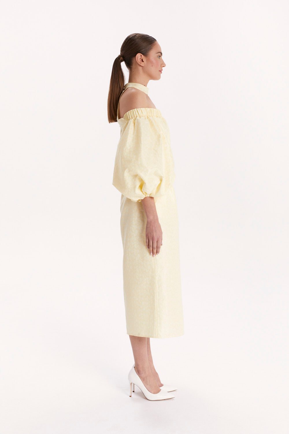 JUMPSUIT WITH OFF-SHOULDER NECKLINE AND CHOKER